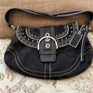 Vintage COACH Soho Black Hobo
Shoulder Bag w/ Buckle Flap
G063-10484. Authentic